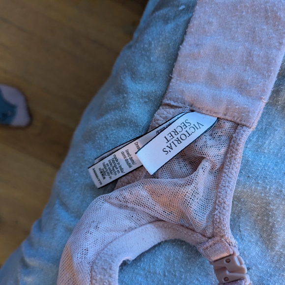 Elegant Lace Trimmed Bra in Cream - Picture 6 of 8